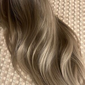 NEW Mixed Ash Blonde Wig (20 inches)